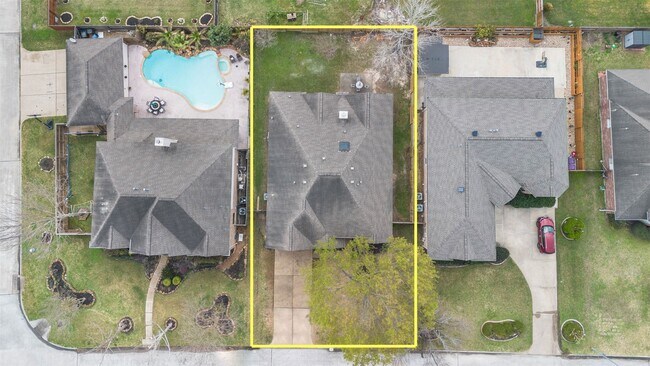 Building Photo - 9211 Memorial Hills Dr