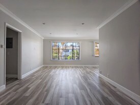 Building Photo - 458 S Oakhurst Dr