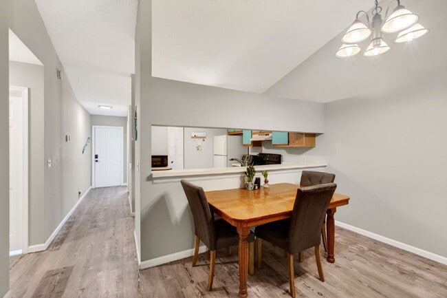 Building Photo - 460 Hardwood Pl