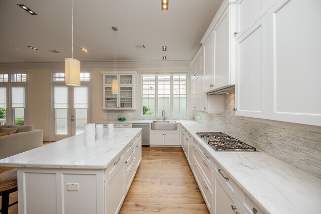 Building Photo - 5410 Alder Cir