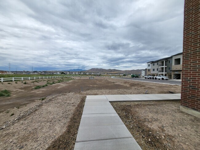 Building Photo - 3325 W 1830 N