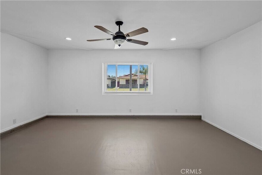 Building Photo - 6061 Dundee Dr