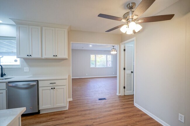 Building Photo - Recently Remodeled 4-Bedroom Home with Modern Upgrades & Spacious Yard in McCordsville