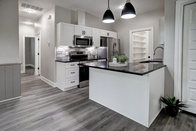 Building Photo - 121 S Kanaio Dr