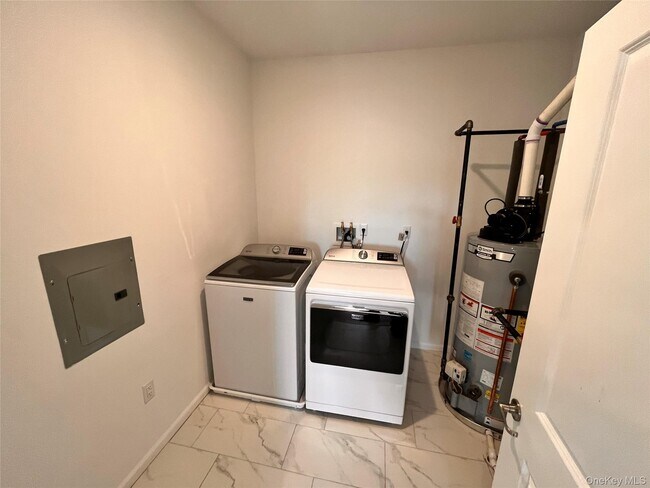 Building Photo - 410 Tower Ridge Cir