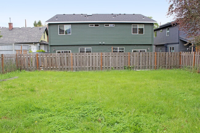 Building Photo - 8723 SE Taylor St