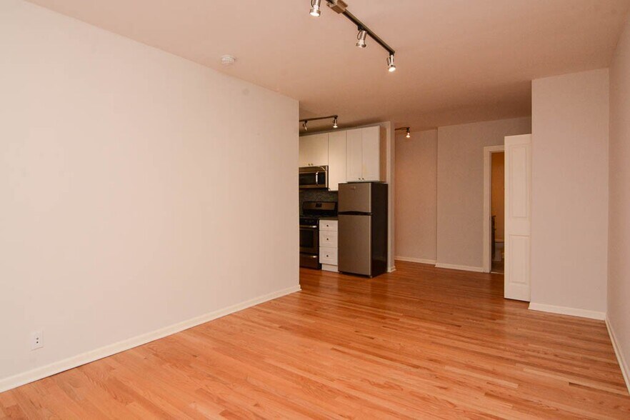 Building Photo - 2839 W Palmer St