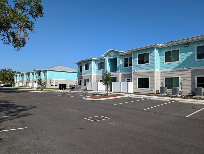 Building Photo - 14522 N Nebraska Ave