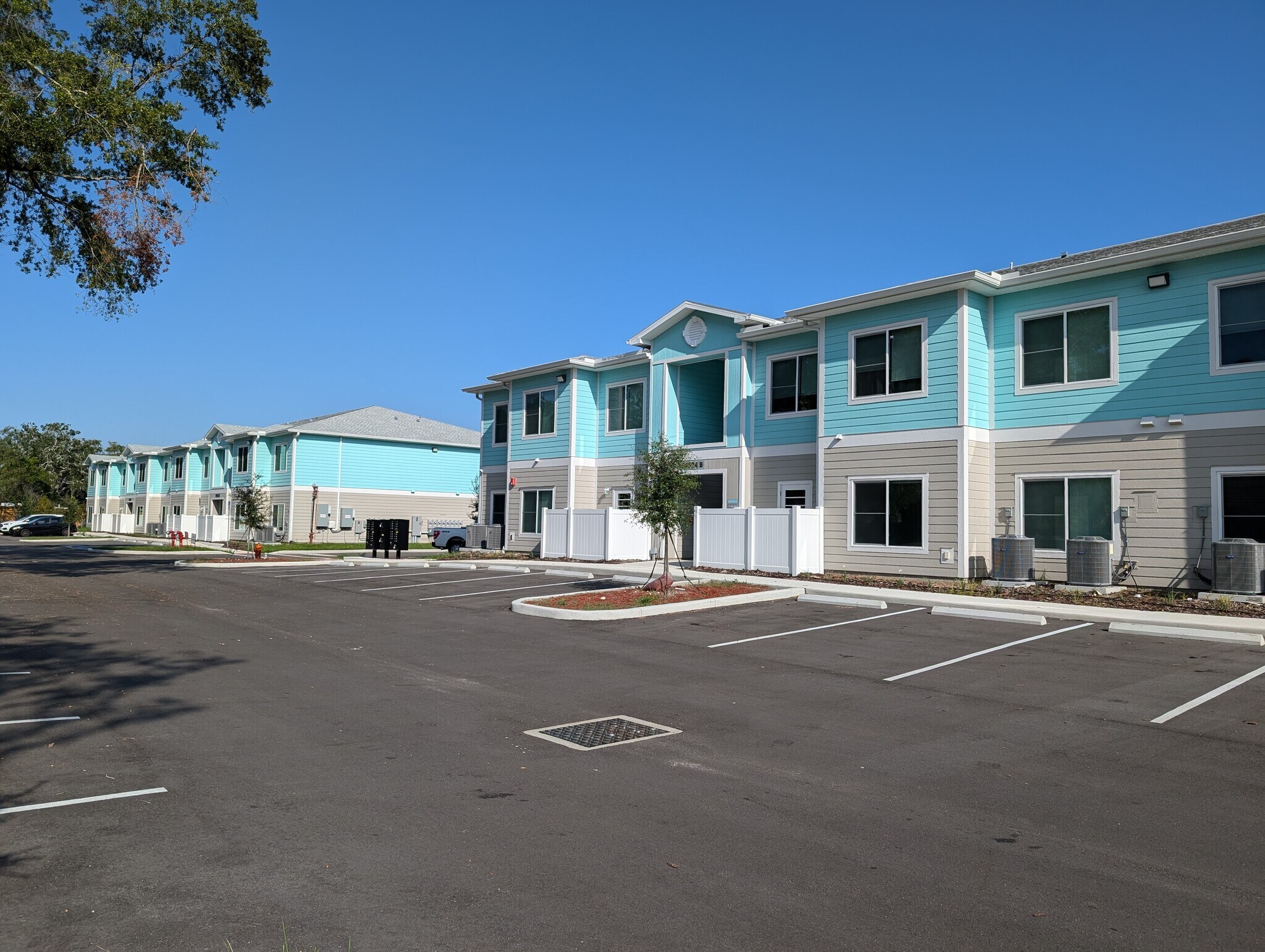 Building Photo - 14522 N Nebraska Ave