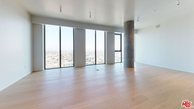 Building Photo - 2801 Sunset Pl