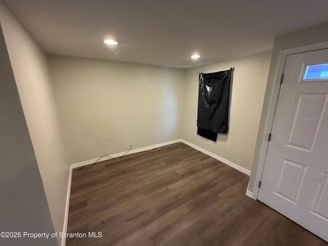 Building Photo - 1043 Main St