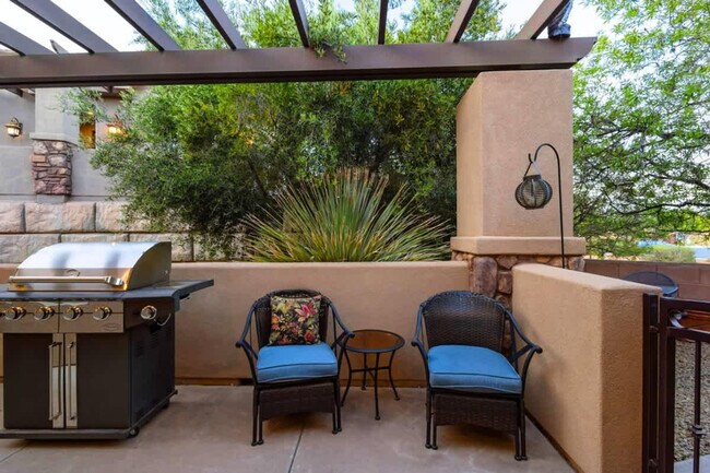 Building Photo - 1922 N Pebble Beach Dr