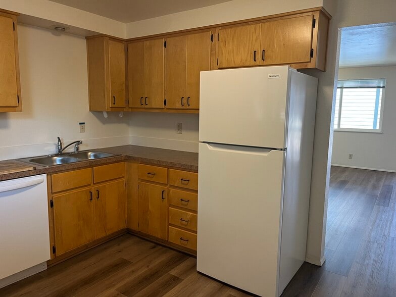 Kitchen - 1948 Harris St
