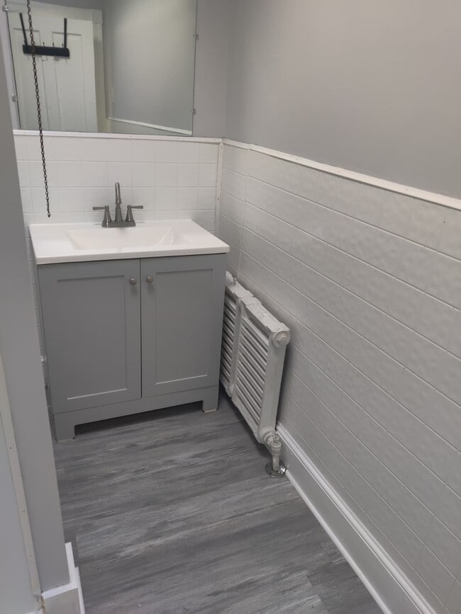 Building Photo - 127 E Coulter St