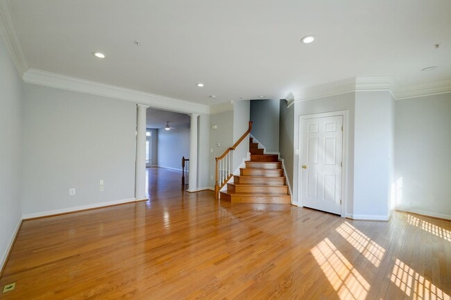 Building Photo - Luxury Living in the Villages of Urbana