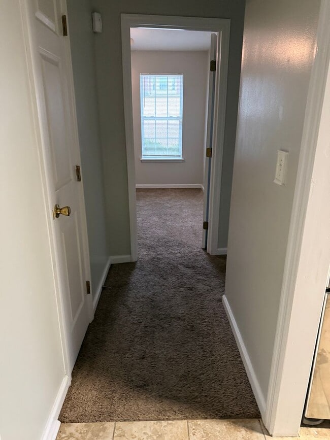 Building Photo - HOME FOR LEASE 4 BR 2 BATH RANCHSTYLE  SPLIT FLOOR PLAN AND OPEN  LARGE  FENCED BACKYARD  CONVENI...