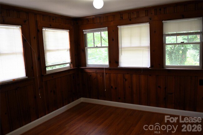 Building Photo - 2736 Peachtree Rd