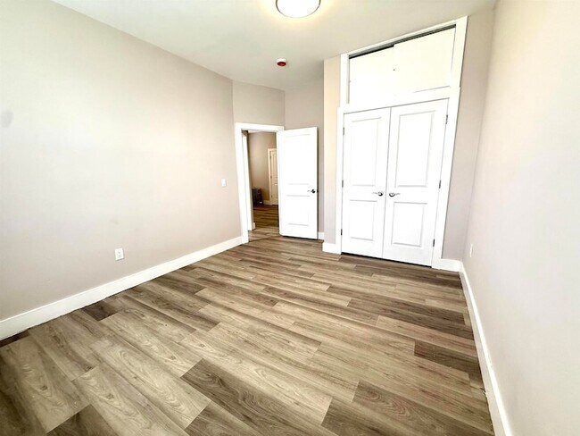 Building Photo - 6002 Hudson Ave