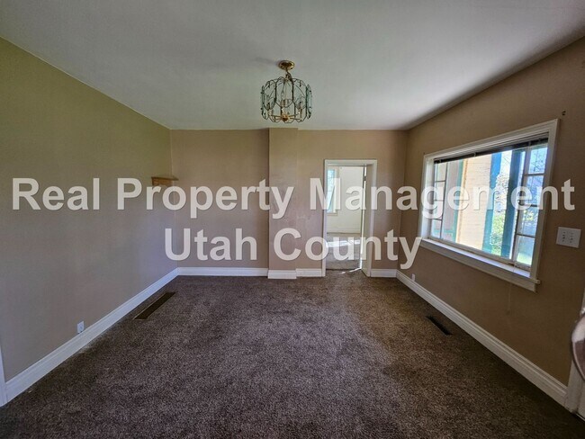 Building Photo - 209 S 400 E