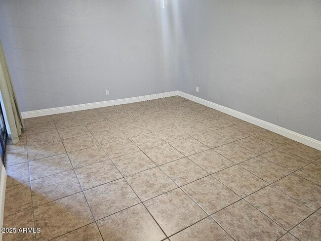 Building Photo - 3131 W Cochise Dr