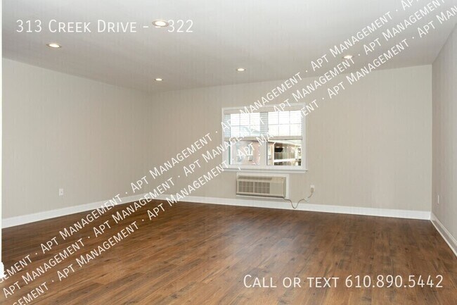 Building Photo - 313 Creek Dr