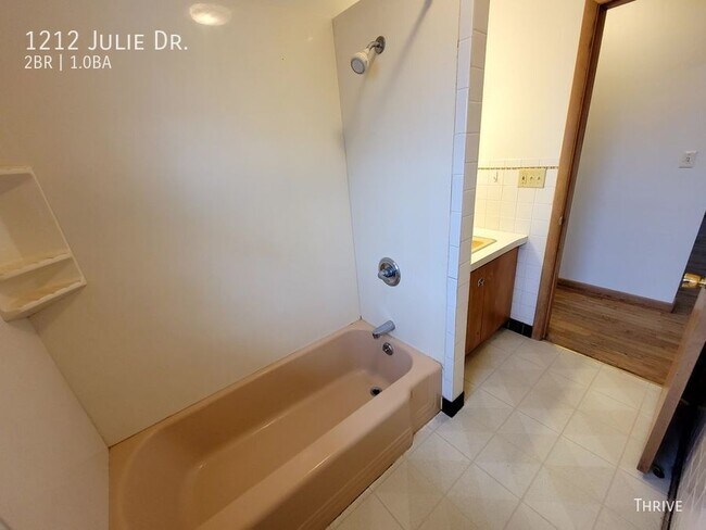 Building Photo - 1212 Julie Dr