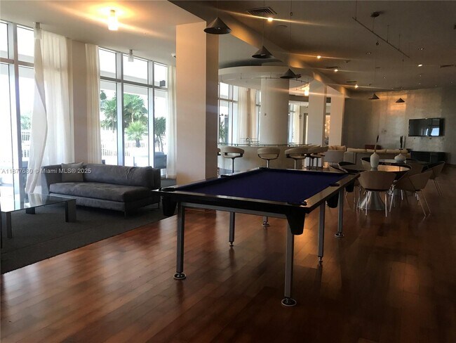 Building Photo - 10275 Collins Ave