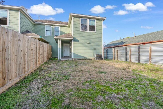 Building Photo - 1802 Eubanks St