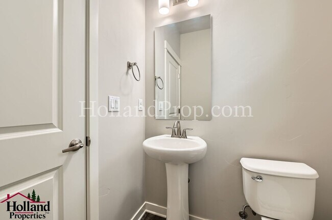 Building Photo - ** NEW PRICE ** Gorgeous 3-Bed Hillsboro H...