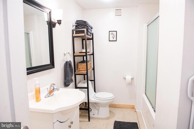 Building Photo - 3809 Ventnor Ave