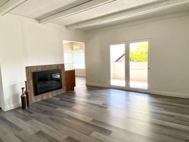 Building Photo - Available For Viewing On October 1, 2025. ...