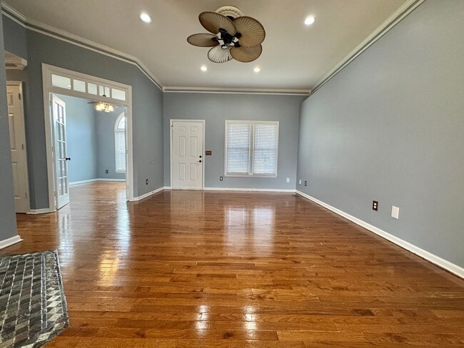 Building Photo - One-Level Living with Garage on a Cul-de-Sac in Nashville!