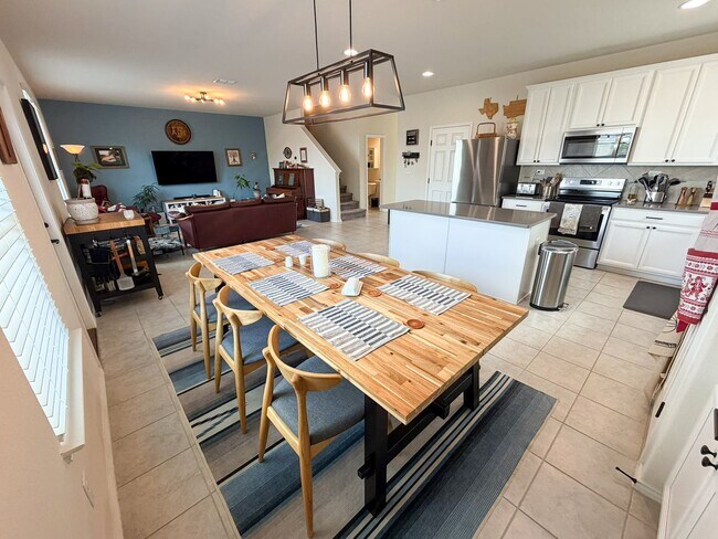 Building Photo - Well Maintained 3 bedroom 2.5 bath in COMAL ISD!