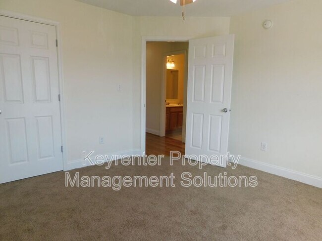 Building Photo - 20 Enchanted View Cir