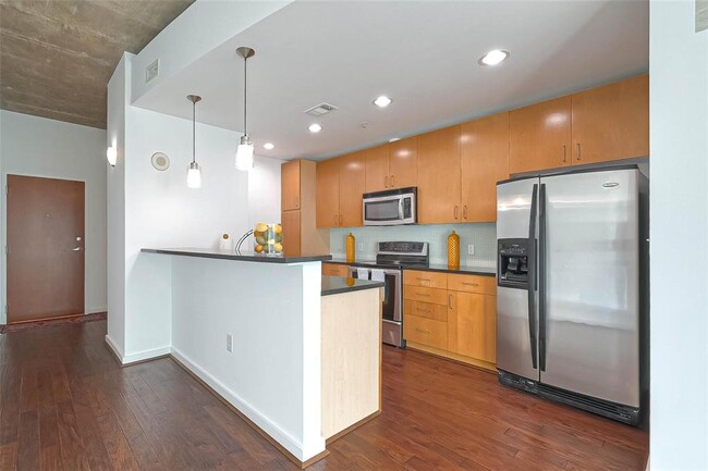 Building Photo - 5925 Almeda Rd