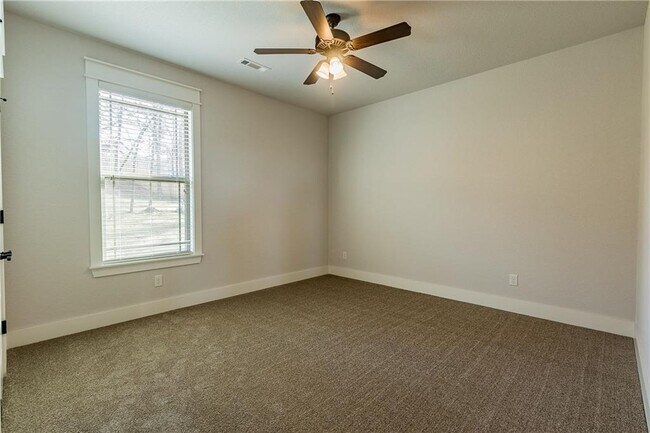 Building Photo - 489 E Ozark View Drive