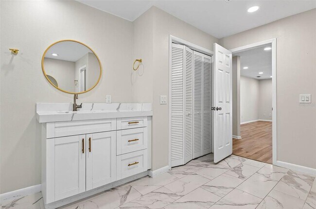 Building Photo - 5107 Lanai Way