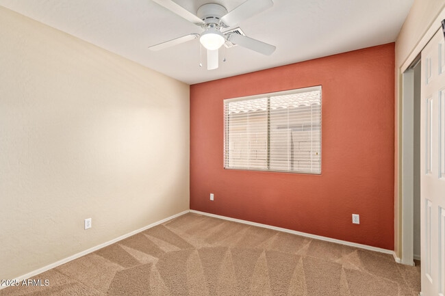 Building Photo - 30445 N Sunray Dr