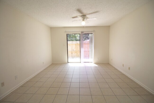 Building Photo - Special Offer – ½ Off First Month’s Rent! ...