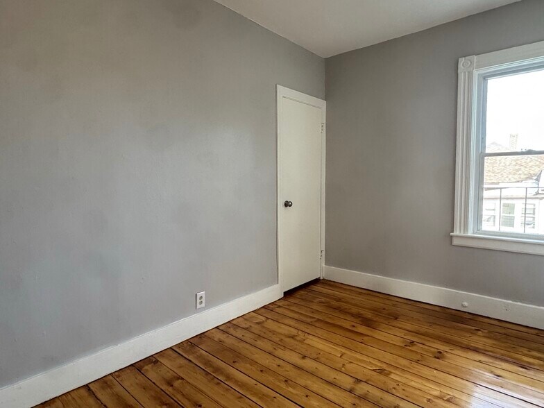 Building Photo - 58 Division St