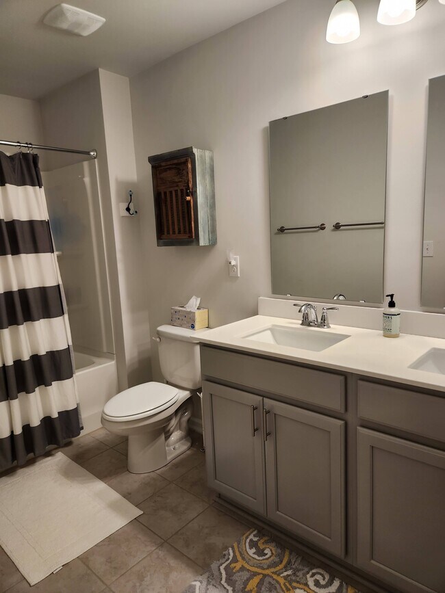 Building Photo - 752 Flowering Br Ave