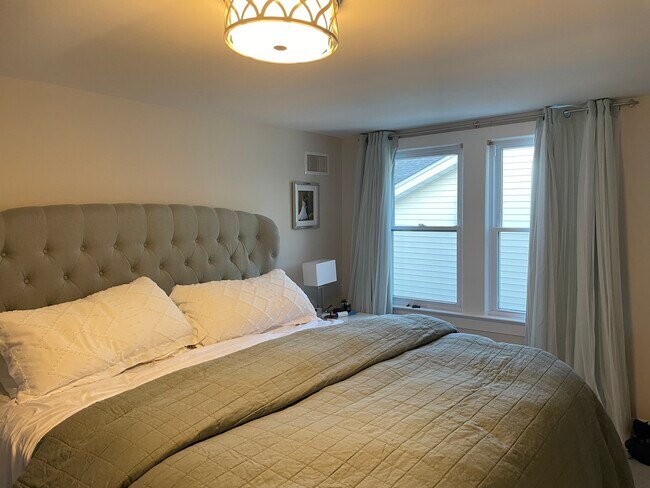 Building Photo - 19 Rose Ave