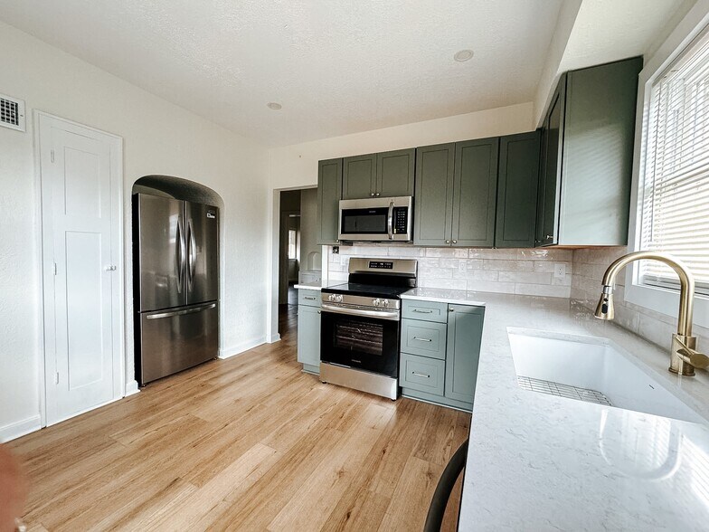 Building Photo - 2331 N 54th St