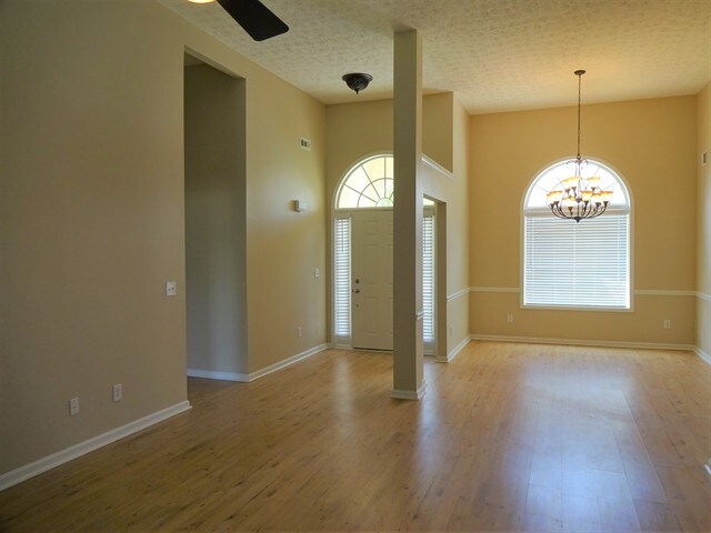 Building Photo - 405 Paxton Ave
