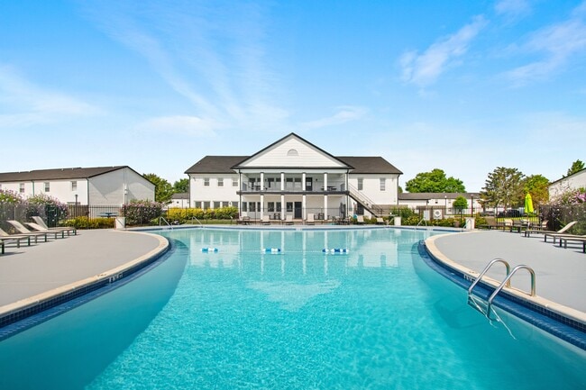 Building Photo - Lake Castleton