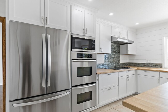 Building Photo - Ocean View Home