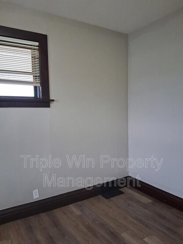 Building Photo - 4891 Hummelsheim Ave