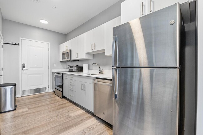 Building Photo - 95 Broadway-SI ID1240374P