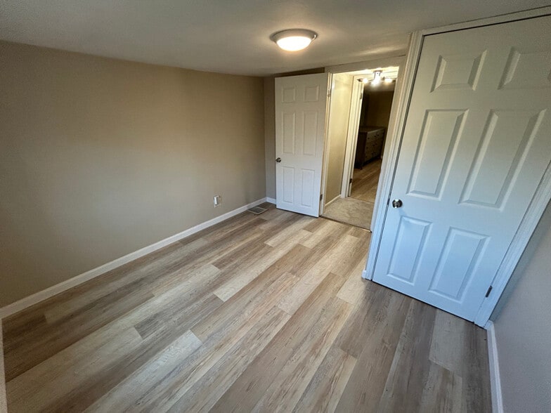 Building Photo - 78 Southview Rd