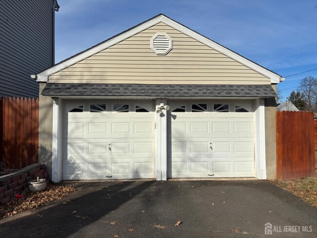 Building Photo - 921 Walnut St